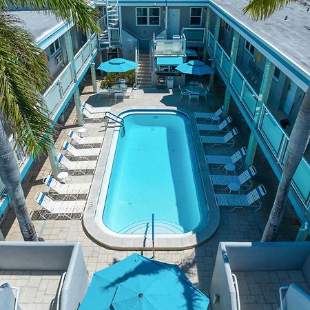 Camelot Beach Suites Клірвотер-Біч Екстер'єр фото